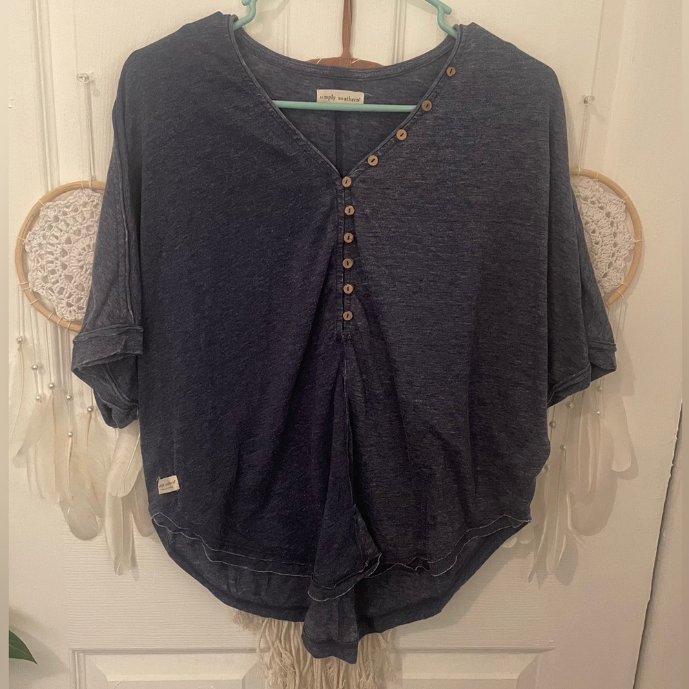 SIMPLY SOUTHERN BOUTIQUE FLOWY NAVY BLOUSE